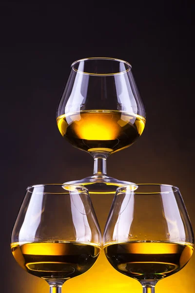 Glazen piramide die was Brandy — Stockfoto