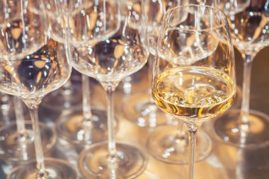 beyaz şarap bardakları