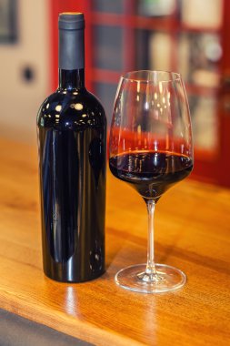 Barda kırmızı şarap