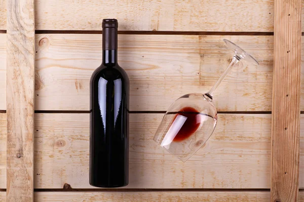 Red wine on wood — Stock Photo, Image