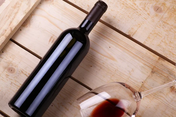 Red wine on wood — Stock Photo, Image
