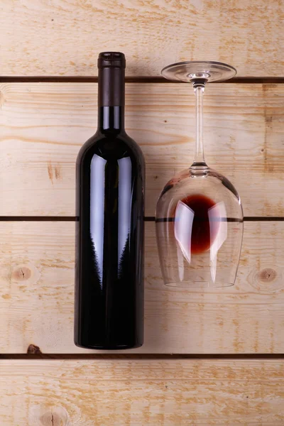 Red wine on wood — Stock Photo, Image