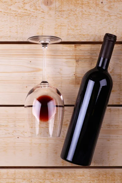 Red wine on wood — Stock Photo, Image