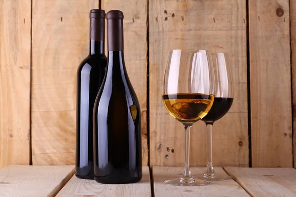 Wine on wood — Stock Photo, Image