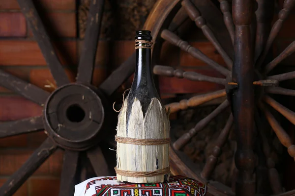 Traditionele fles wijn — Stockfoto