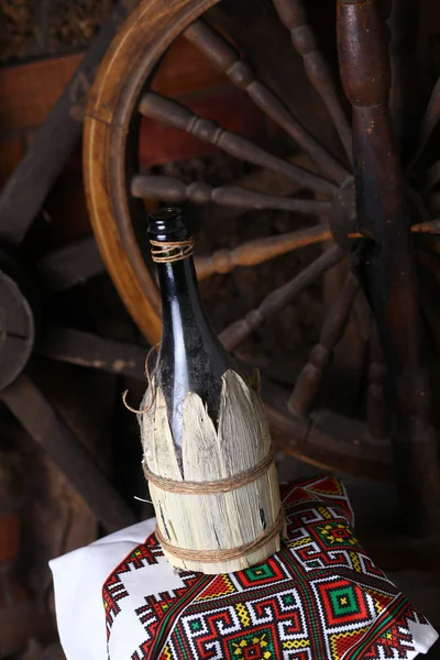 Traditionele fles wijn — Stockfoto