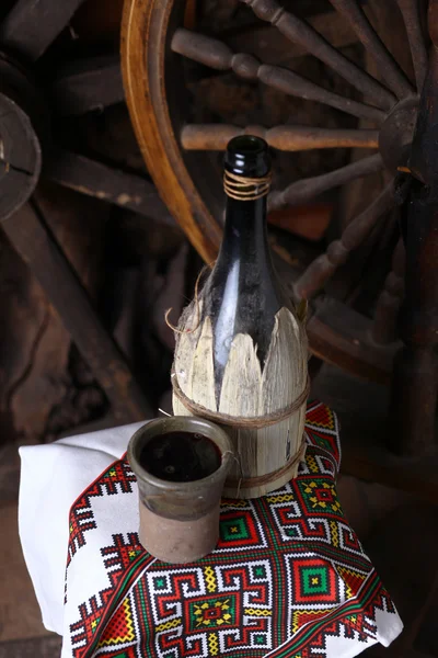 Traditionele fles wijn — Stockfoto