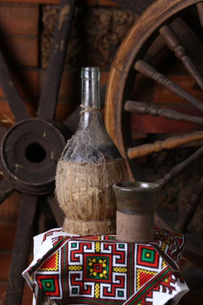 Traditionele fles wijn — Stockfoto