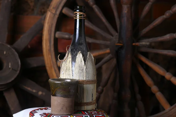 Garrafa tradicional de vinho — Fotografia de Stock