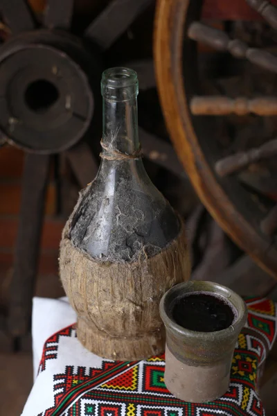 Traditionele fles wijn — Stockfoto