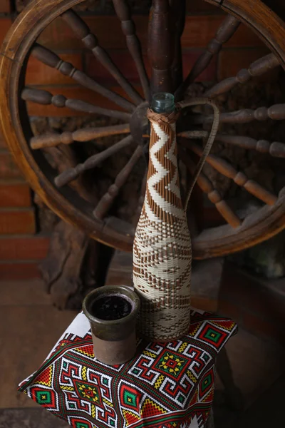 Traditionele fles wijn — Stockfoto