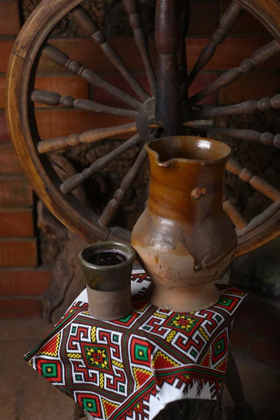 Tradiční džbán vína — Stock fotografie