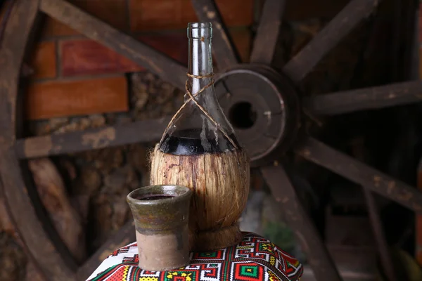 Traditionele fles wijn — Stockfoto