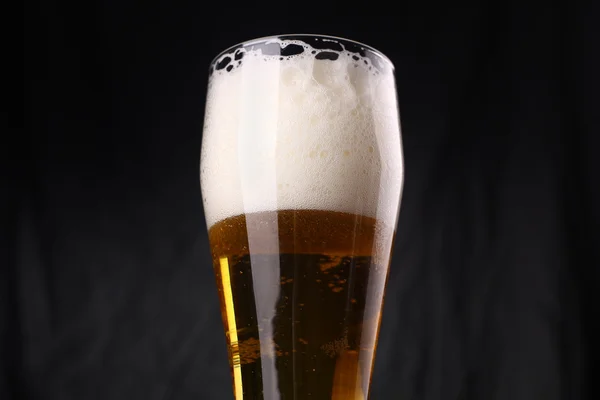 Lasi kevyttä olutta — kuvapankkivalokuva