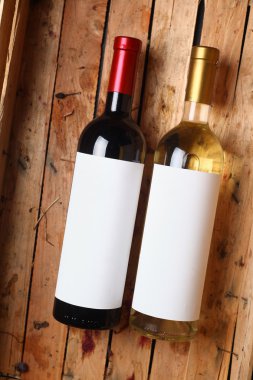 Bir kasa şarap şişe