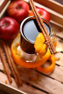 Glintwein içinde bir krater