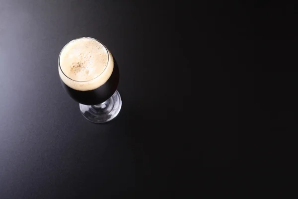 Glass of dark beer — Stock Photo, Image