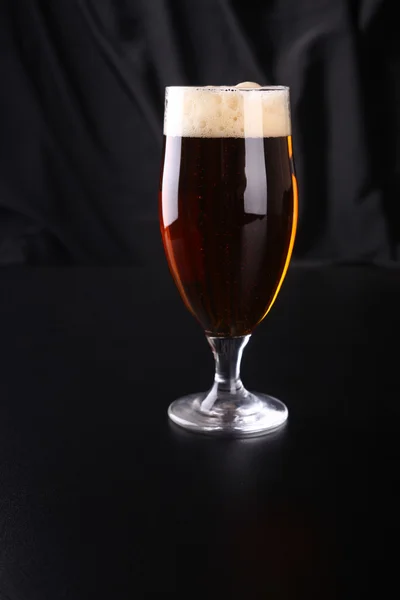 Vidro de cerveja âmbar — Fotografia de Stock