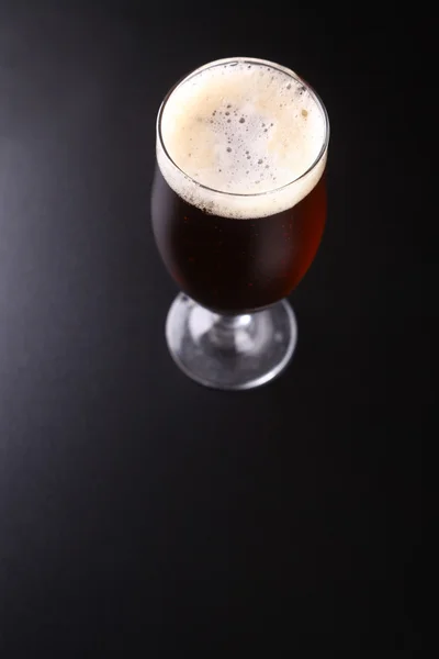 Vidro de cerveja âmbar — Fotografia de Stock