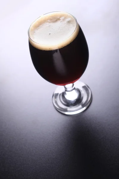 ダークビールのグラス — ストック写真
