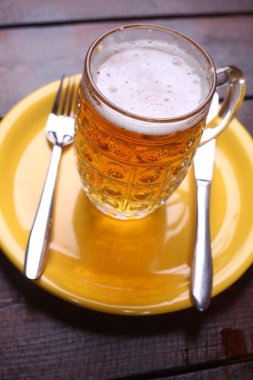 kupa bir plaka üzerinde