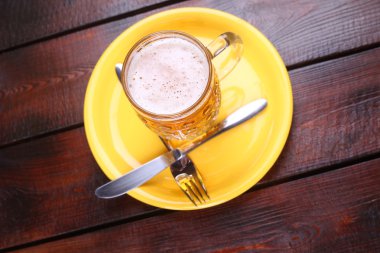 kupa bir plaka üzerinde