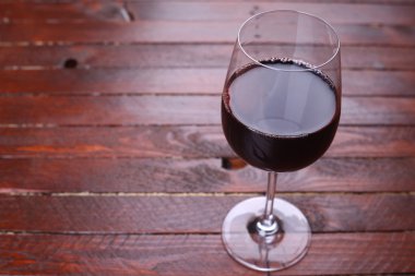 kırmızı şarap kadehi