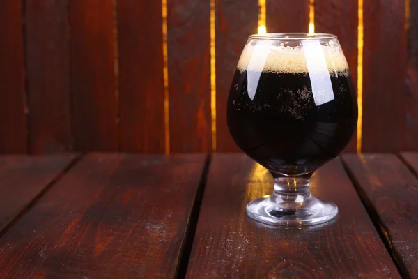 Karanlık stout bardak