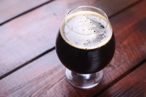 Glass of dark stout — Stock Photo, Image