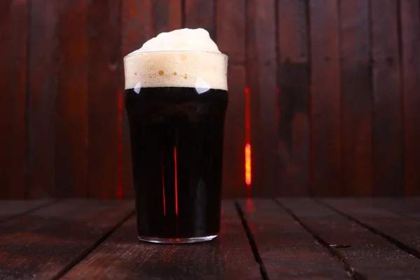 Pint of dark beer — Stock Photo, Image