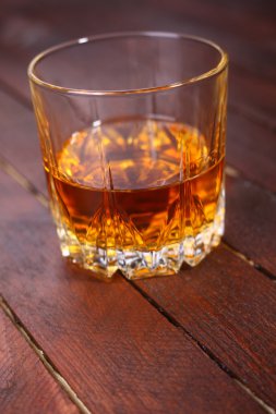 Viski ahşap üzerine
