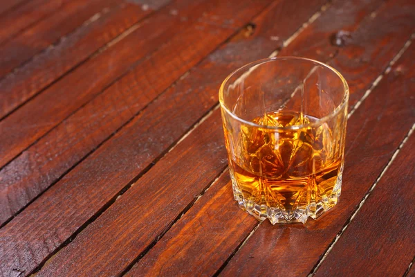 Whisky op hout — Stockfoto