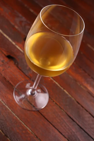 Vino bianco su legno — Foto Stock