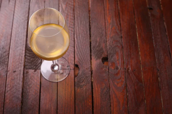 Vino bianco su legno — Foto Stock