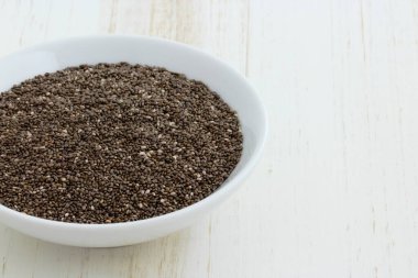 Besleyici chia tohumları sağlıklı bir kahvaltıya harika katkı sağlar..