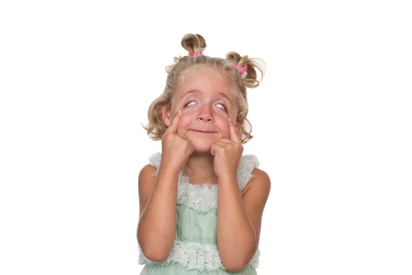 Κοριτσάκι καθιστώντας αστείο πρόσωπο — Φωτογραφία Αρχείου