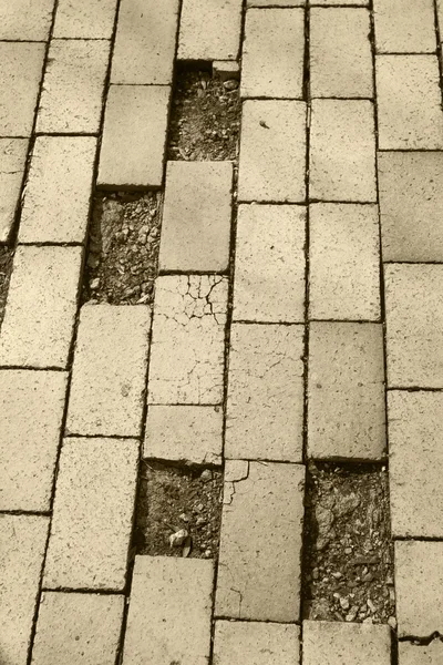 Ontbrekende bakstenen van pavement — Stockfoto