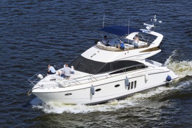 Yelkenli Motorlu tekne