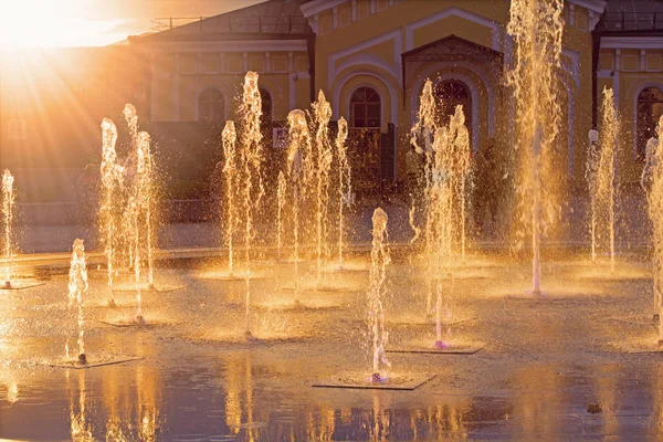 Fuente bajo rayos de sol — Foto de Stock