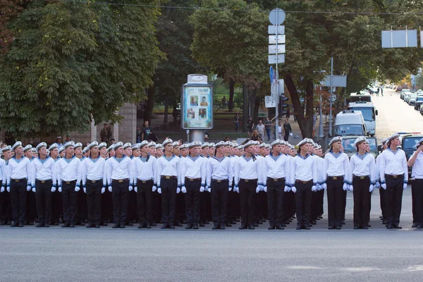 Soldats se préparant pour le défilé — Photo