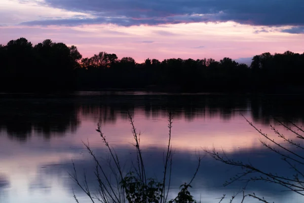 Atemberaubende Sonnenuntergangslandschaft Auf Dem Dnipro Fluss Rusanivska Damm Kiew Ukraine — Stockfoto