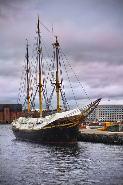 Oude houten schip — Stockfoto