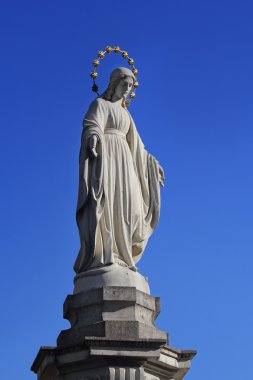 Bakire Meryem heykeli