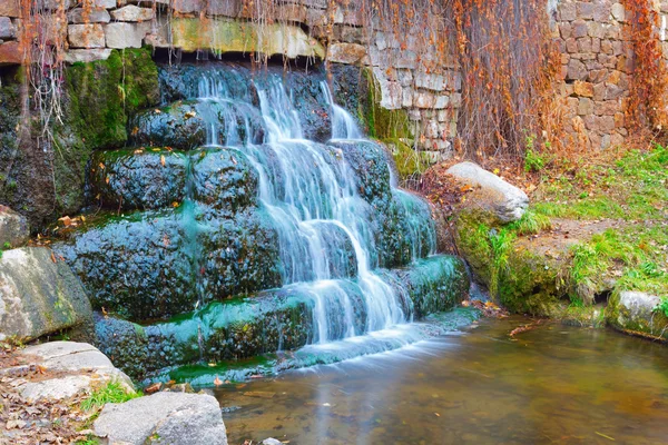 Olexandria 公園内の滝 — ストック写真