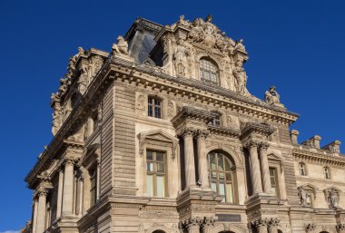 Louvre kenarına