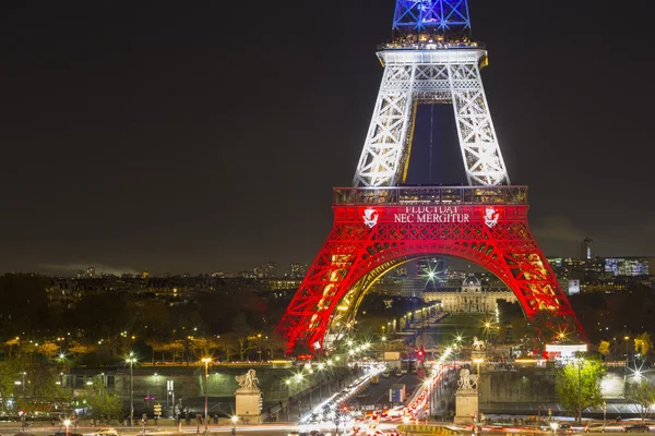 Torre Eiffel à noite — Fotografia de Stock