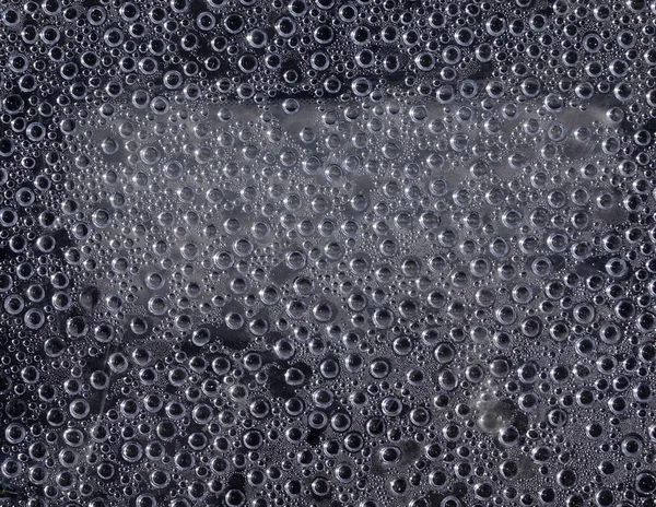 Wassertropfen Grauer Hintergrund Auf Fensterscheibe — Stockfoto