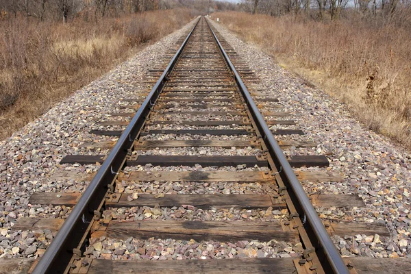 Ferroviária que sai de longe para o horizonte . — Fotografia de Stock