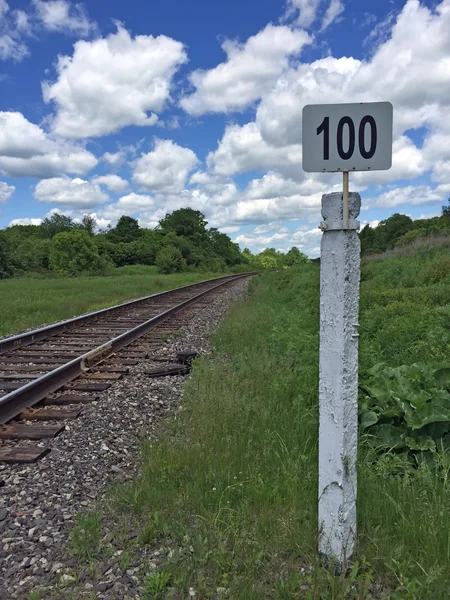 Ferrovia com o número cem. — Fotografia de Stock