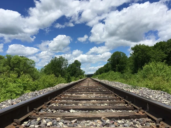 Railway to horizon and clouds on the sky background. — Stock Photo, Image